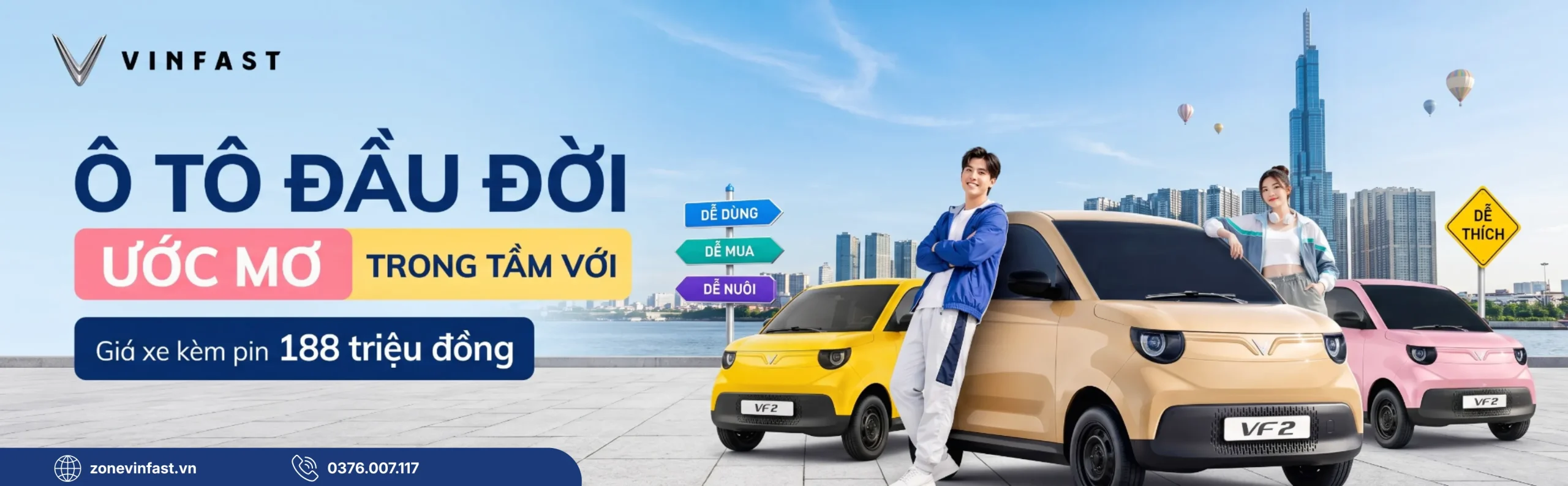 Cặp đôi trẻ trung tạo dáng bên 3 chiếc xe điện VinFast VF 2 màu kem, vàng, hồng tại TP.HCM, minh họa thông tin giá lăn bánh VF 2 cực kỳ ưu đãi