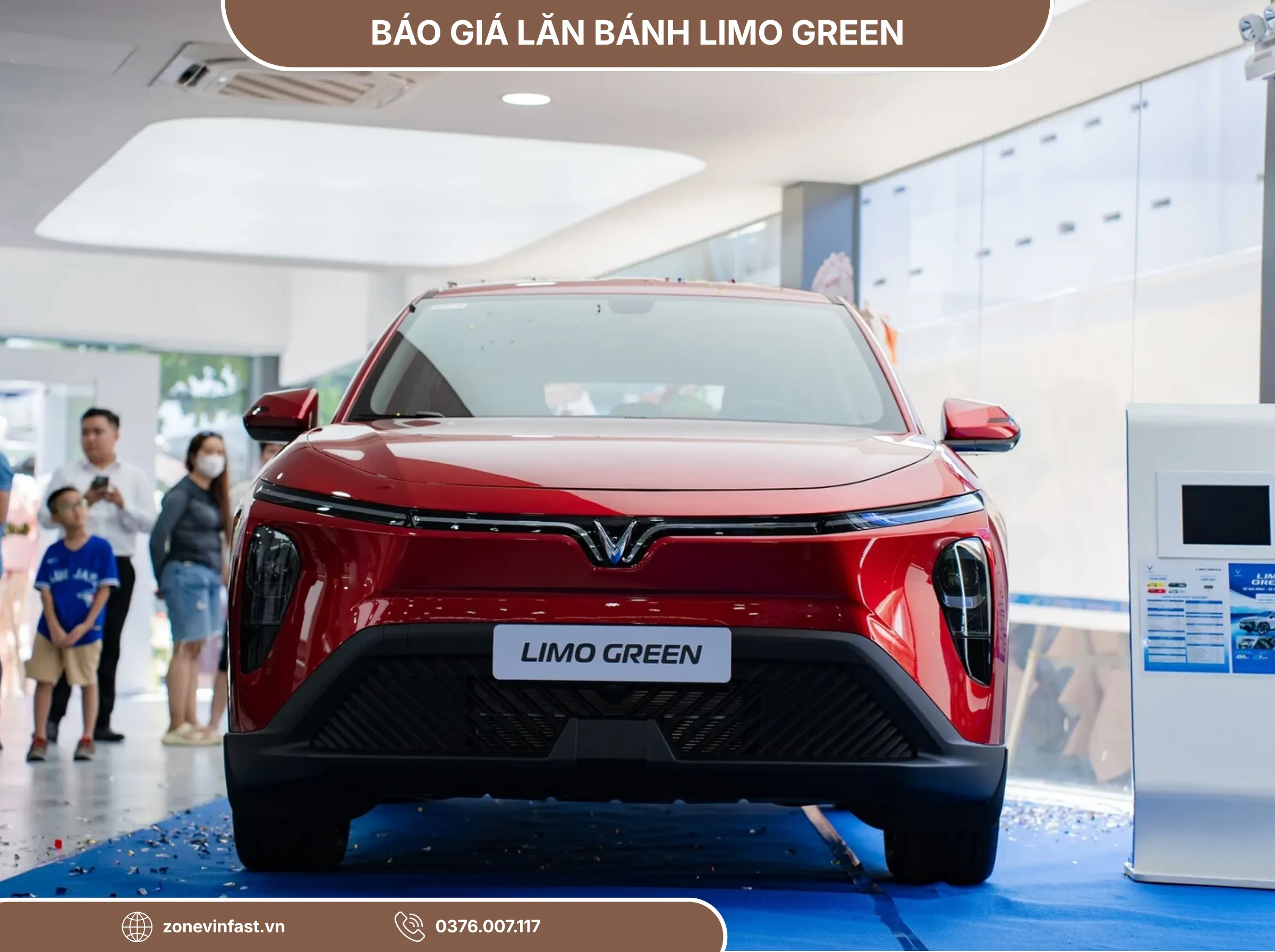Hình ảnh thực tế xe điện 7 chỗ VinFast Limo Green màu đỏ (Limo Red) trưng bày tại showroom. Đăng ký nhận bảng báo giá lăn bánh Limo Green chi tiết cho khách hàng kinh doanh dịch vụ vận tải.